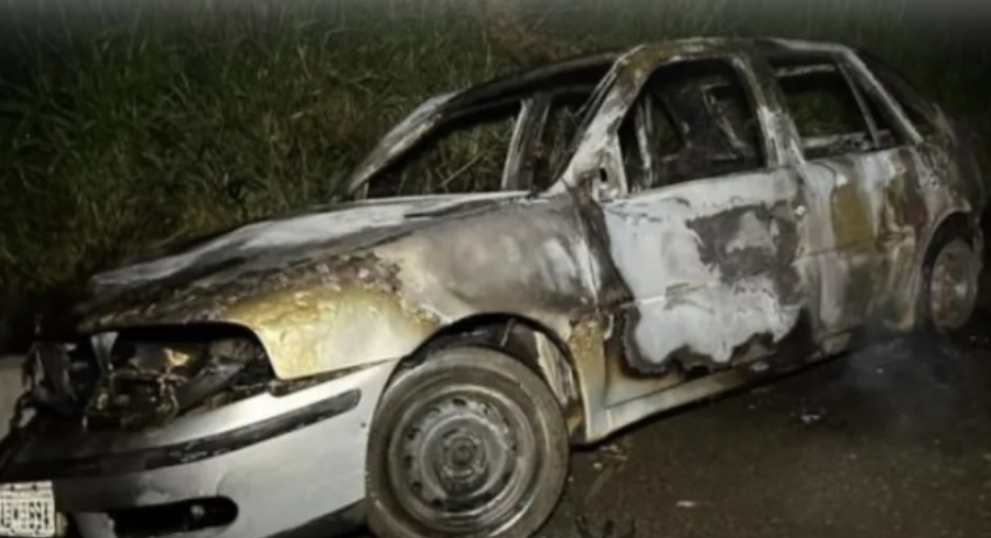 SINISTRO: Carro é totalmente destruído por incêndio na BR-364
