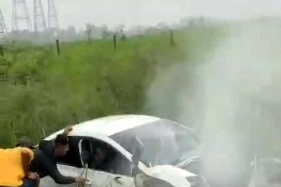 VÍDEO: Militares ficam feridos após colisão de carro com carreta na BR-364